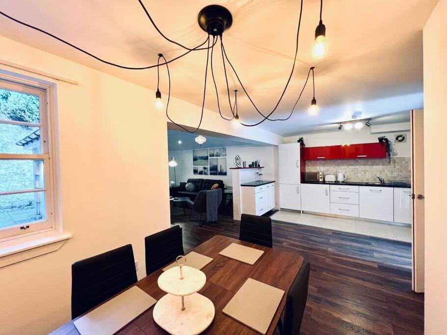 Luxe 4 Bedroom Centre House Holiday home *
