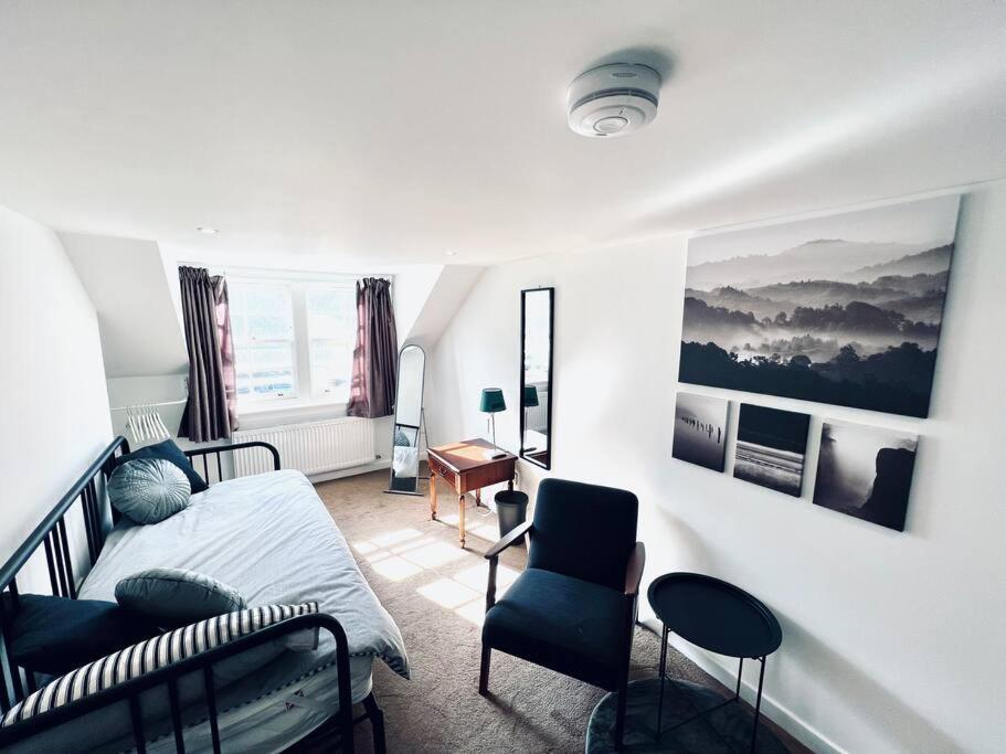 Luxe 4 Bedroom Centre House Holiday home *